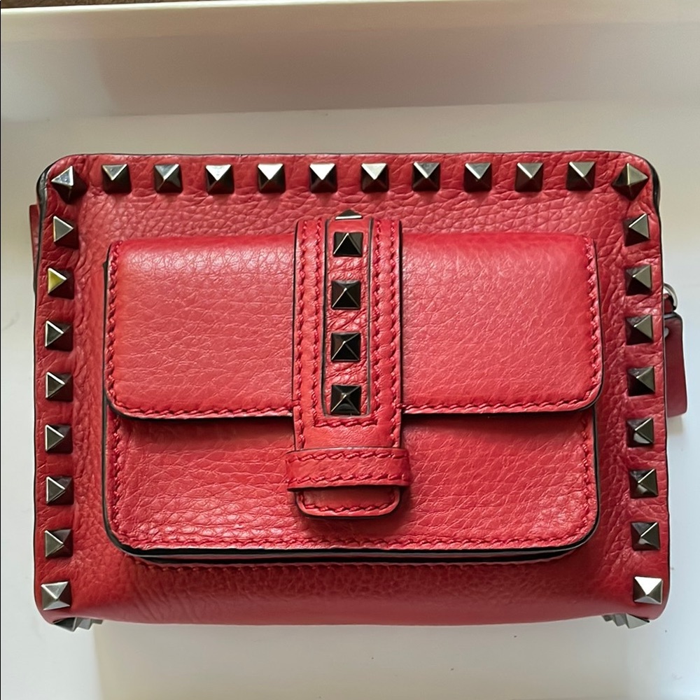 NEW VALENTINO Rockstud Red Pebbled Leather Crossbody Camera Bag Studded RARE!